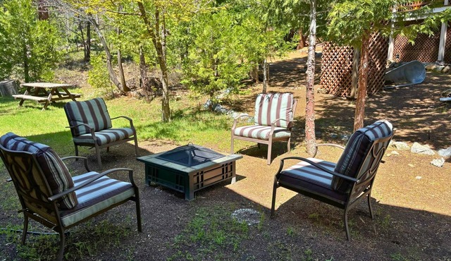 Mi Wuk Abode - Sleeps 12, large deck, firepit