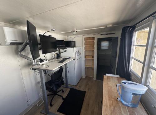 Midtown Charm: 1BR Urban Pad