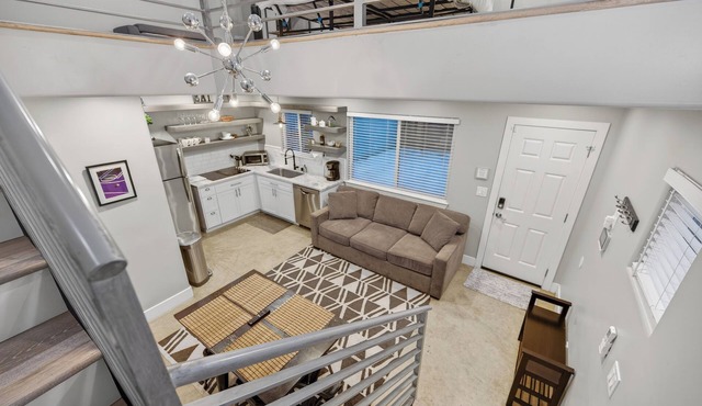 Midtown Charm: Loft & Private Parking—Perfect Spot in Sacramento