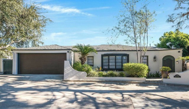 Miller Heights - Sunset Strip, unobstructed city and jetliner views