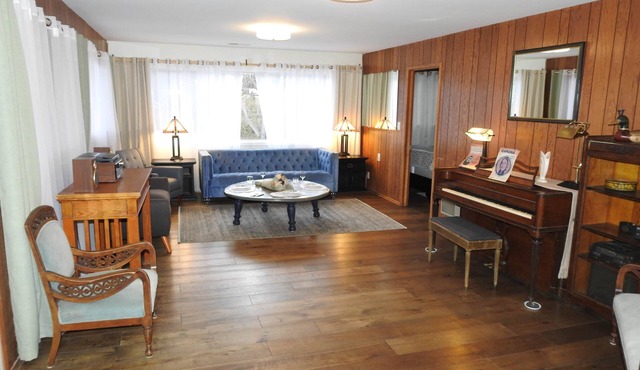 Miners Choice 3 Bedroom on Main St TV WIFI Piano in Julian
