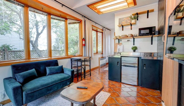 Mini Studio in Baldwin|Pet friendly|Near Hospitals in Baldwin