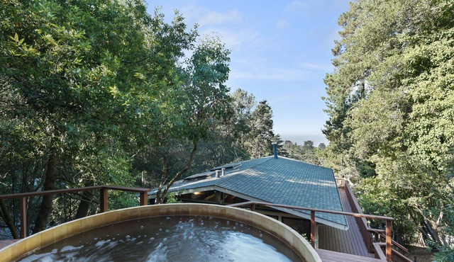 Minutes to SF + Serene nature escape with cedar hot tub and spectacular views.