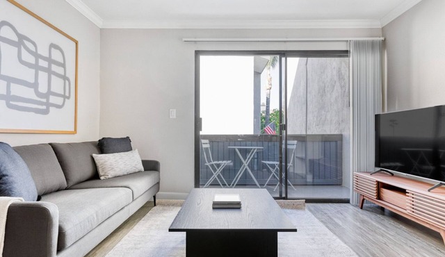 Mod Woodland Hills 1BR w/Pool & Gym, near Warner Center, by Blueground