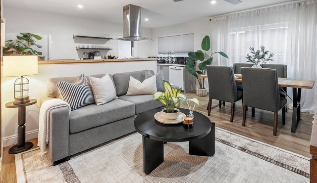 Modern 1BD w/Gated Parking, Laundry, AC, Fast Wifi, – Near USC