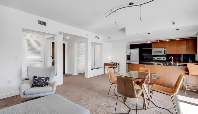 Modern 2 BR, Pool, Lakefront Escape w/Breathtaking Views