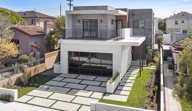 Modern 2 story Home W/pool/hot tub-Open concept for luxurious stay
