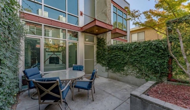 Modern 2BR/2BA, garage next to R street, close to Golden 1 arena and Capitol n in Sacramento