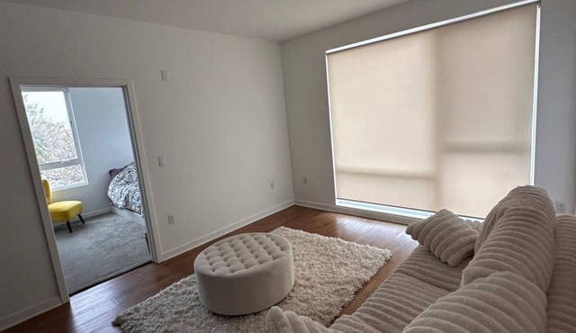 Modern 2BR/2BA Near Glendale Galleria – Walk to Shopping & Dining!