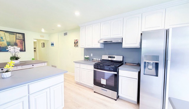 Modern 2BR Guest House Near Disneyland & LA
