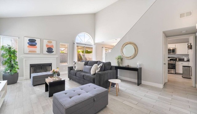 Modern 3BR Home | Pets+7 Min to Airport+Parking