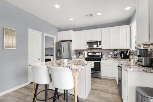 Modern 4BR Home with Gym & BBQ near Strip