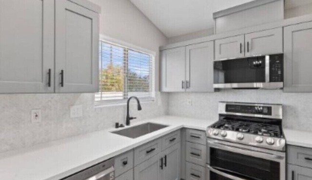 Modern and Cozy 2-Bedroom Home in Vibrant Las Vegas, Nevada!