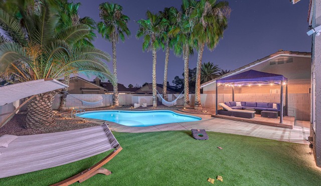 Modern & Cozy | 13min to Strip, ♛Royal Beds, Pool