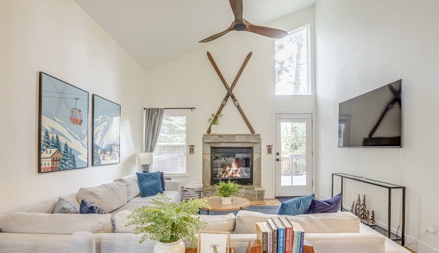 Modern Family Cabin with Gas Fireplace, WIFI + EV CHARGER