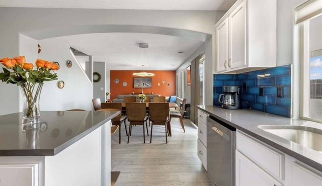 Modern House for 18 with Firepit in Boise in Boise