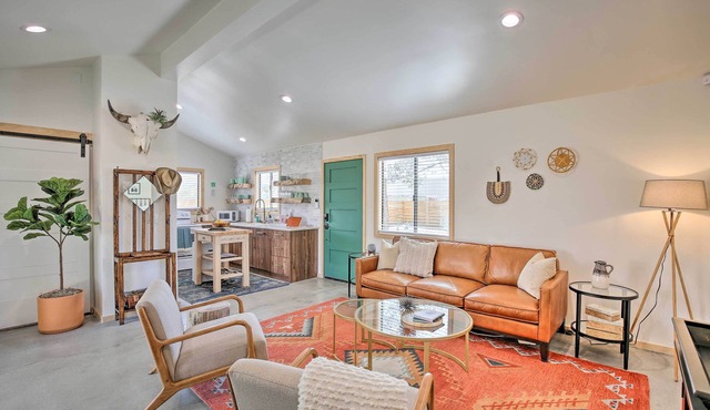 Modern Joshua Tree Bungalow with Fire Pit & BBQ!