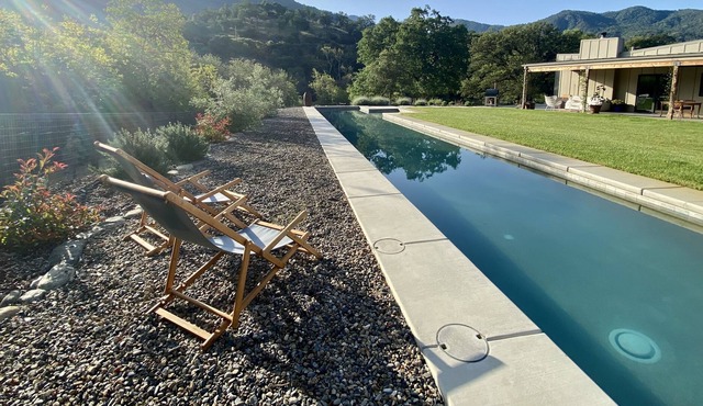 Modern luxury retreat with lap pool, hot tub & sauna ~ 4 miles to NP!