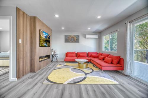 Modern Luxury Sierra Lodge | 3BR, 3BA | Hotel Vibe