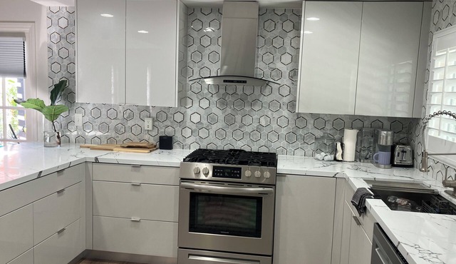 Modern Masterpiece property near golf course, Magic Mountain and down town.?