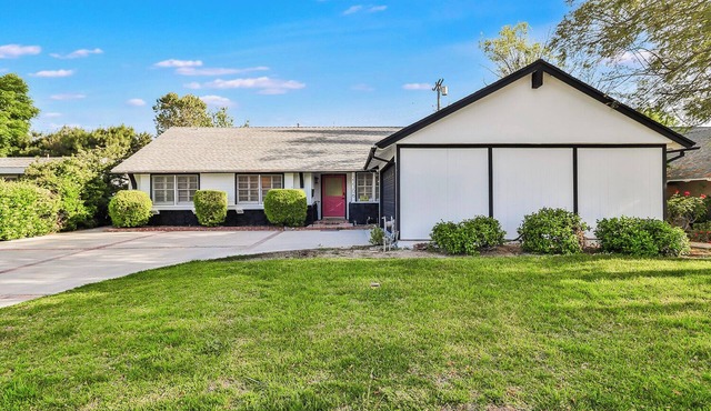 Modern MTR Home Near Topanga Village – Easy 30-Min Drive to Hollywood