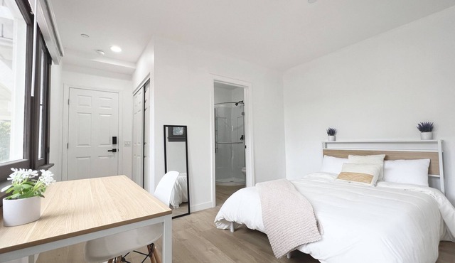 Modern Residence Private Room & Private Bath #1