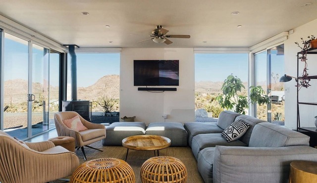 Modern Retreat, Hot Tub, Epic Views—10 Min to Park