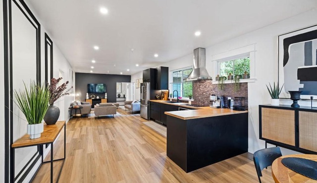 Modern Retreat in Heart of Downtown Mill Valley