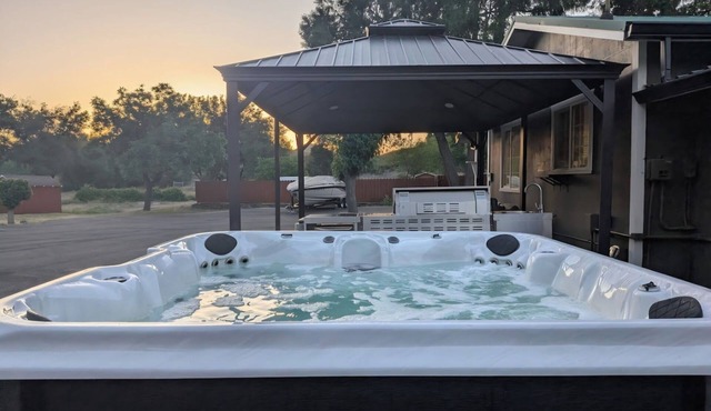 Modern Retreat on Yaqui Gulch – Hot Tub, Game Room