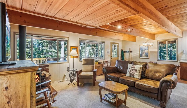 Monthly Lease - Little Cub by Tahoe Getaways - Pet Friendly 3BR on West Shore