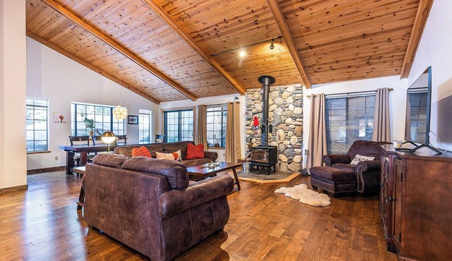 Monthly Lease - Whitetail Trail by Tahoe Getaways - Pet Friendly 2BR