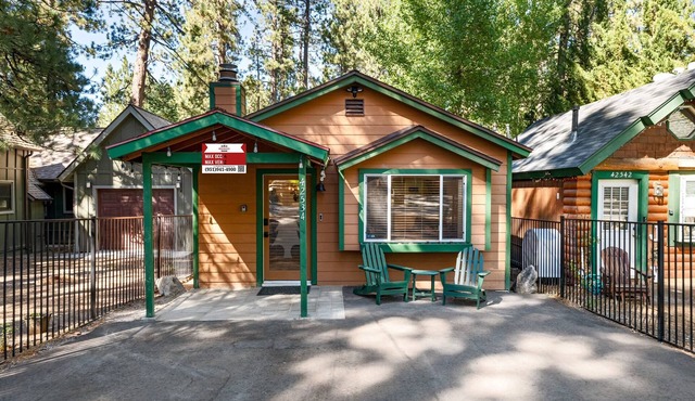 Moonridge Pines Cabin +Fireplace + 5 min to Summit
