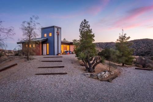 Morongo Star Ranch - Rolling Country Hills w Pool in Morongo Valley