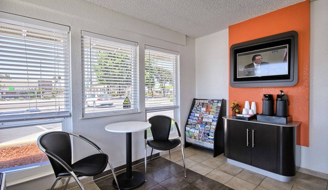 Motel 6 Fresno, CA - Blackstone South