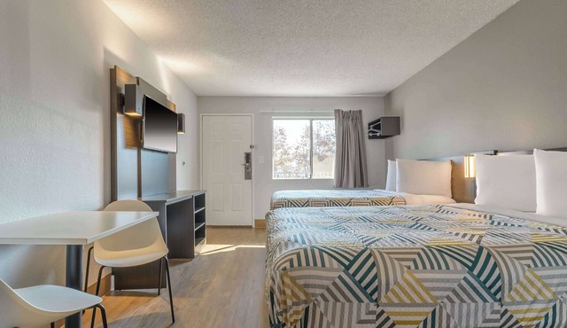 Motel 6 Hayward, CA – Silicon Valley Gateway
