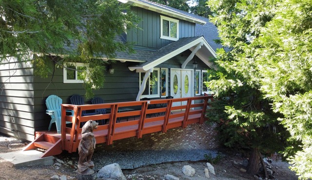 Mountain cabin retreat fenced yard game room easy parking