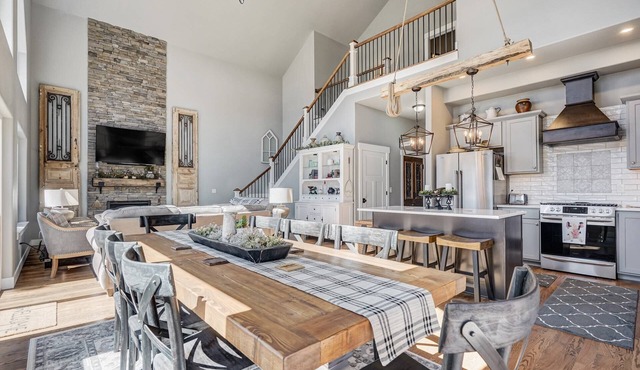 Mountain Dream, New Modern Home with Hot Tub and Spectacular Views in Divide