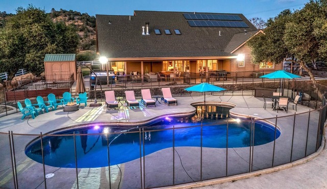 Mountain Elegance w/pool, spa, projector