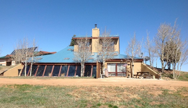 Mountain Home With Beautiful View of Pikes Peak in Divide