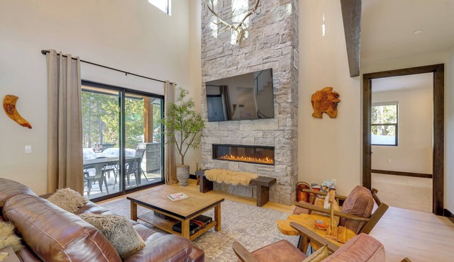 Mountain Modern and Spacious, Close to Everything!