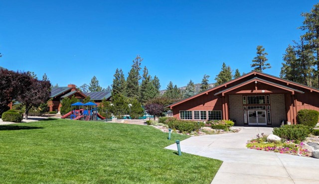 Mountain Resort Stay in Big Bear with Hot Tubs & Spacious 1 Bedroom
