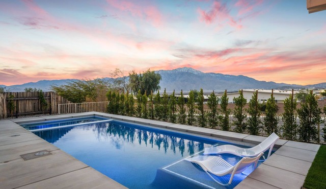 Mountain View house w/Giant SPA, Poker table, games, BBQ, lots of entertainment!