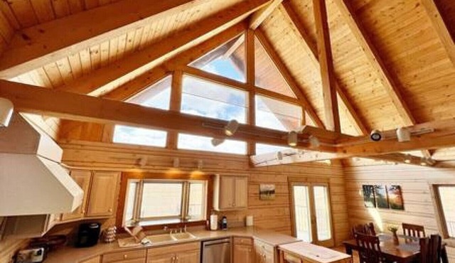 Mountain View Lodge, Sleeps 14, Near Anthony Lakes in North Powder