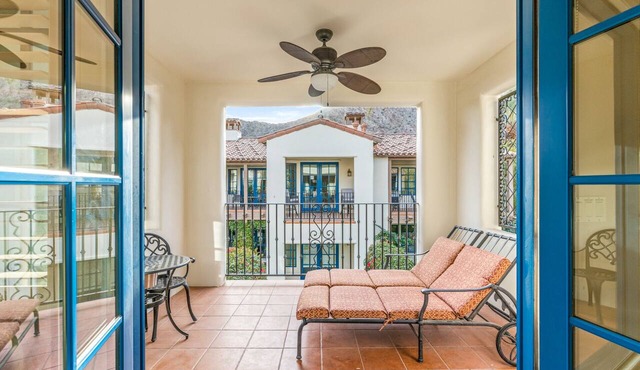 Mountain View! Luxurious Villa with Stunning Views, Pet Friendly - Upstairs with Garage (C56)