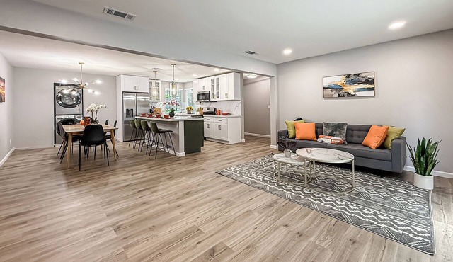 Mountain Views and Breeze Spacious Home with In law Suite 20 mins Ventura Beach