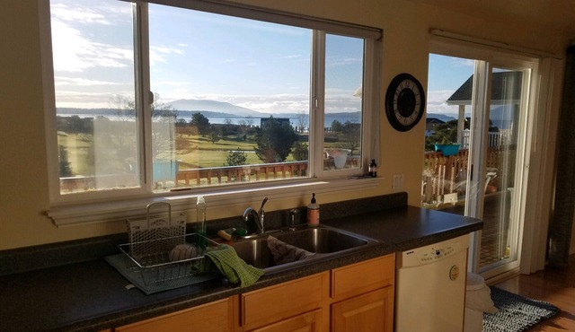 Mt Baker, San Juans, WWU, Sea to Ski race, Canada, Golf, Refineries, 2 Bd/2 bth in Ferndale