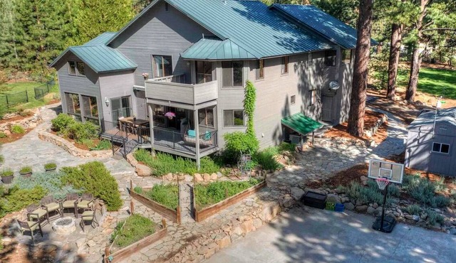 Mt. Rose Retreat Tahoe/Reno 5 BR 4 BA