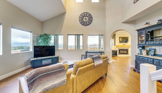 Mtn-View Haven w/Hot Tub! 28 Mi to Mt Rose Ski