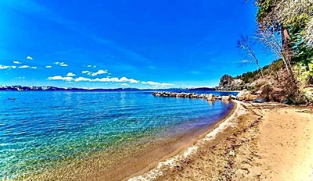 Mv49 Lake Tahoe a Block From the Caverock Beach