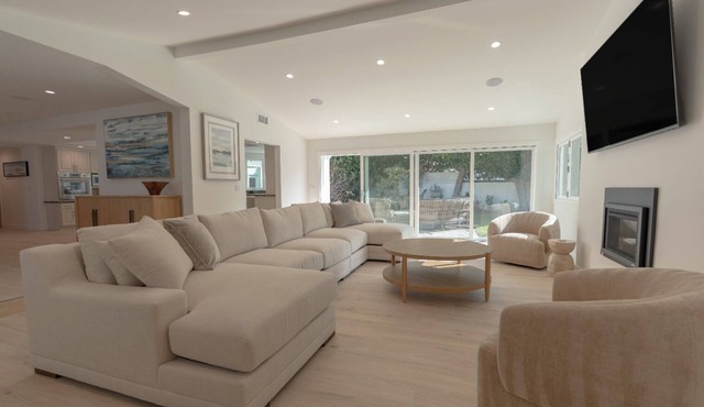 Naples Bayside Estate, Modern 5 Bedroom 5 Bath, Near Beach